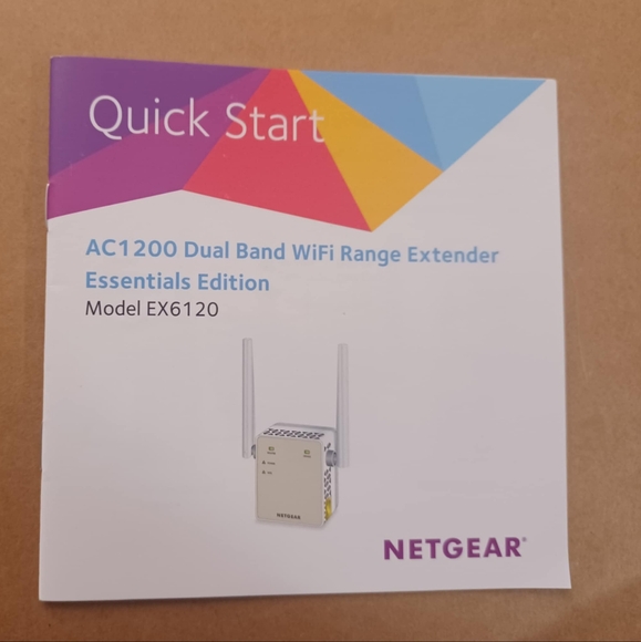 Netgear AC1200 WiFi Extender - Picture 3 of 9